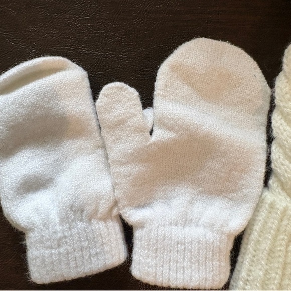 Baby Cozy Cream Knit Hat and Mittens Set - Picture 2 of 7